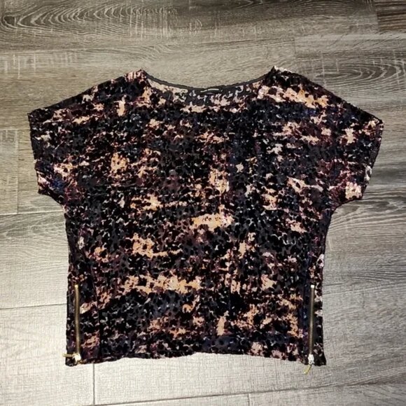 🍁 Club Monaco zip detail Blouse🍁 - Picture 1 of 4